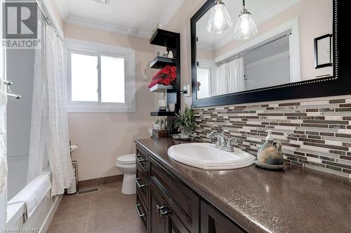 6399 Dickenson Road E, Hamilton, ON - Indoor Photo Showing Bathroom