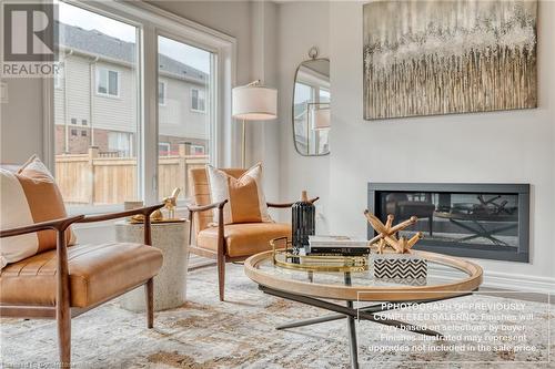 245 Dicenzo Drive, Hamilton, ON - Indoor Photo Showing Living Room