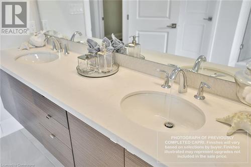 87 Aquasanta Crescent, Hamilton, ON - Indoor Photo Showing Bathroom