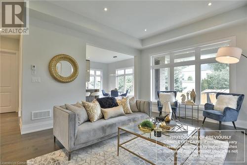 87 Aquasanta Crescent, Hamilton, ON - Indoor Photo Showing Living Room