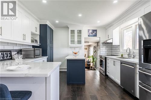 4126 London Court, Niagara Falls, ON - Indoor Photo Showing Kitchen With Stainless Steel Kitchen With Upgraded Kitchen