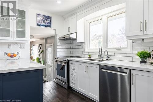 4126 London Court, Niagara Falls, ON - Indoor Photo Showing Kitchen With Double Sink