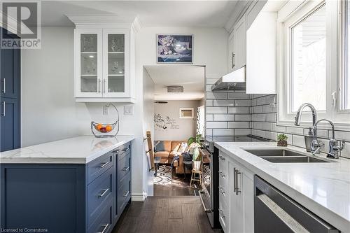 4126 London Court, Niagara Falls, ON - Indoor Photo Showing Kitchen With Double Sink