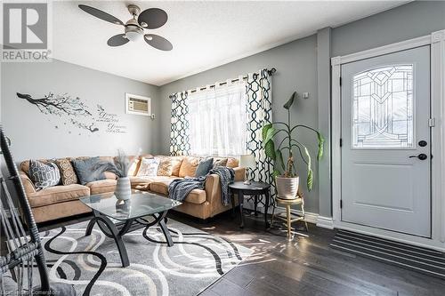 4126 London Court, Niagara Falls, ON - Indoor Photo Showing Living Room