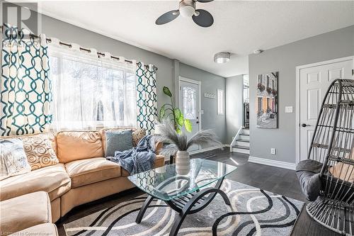 4126 London Court, Niagara Falls, ON - Indoor Photo Showing Living Room