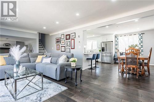 4126 London Court, Niagara Falls, ON - Indoor Photo Showing Living Room