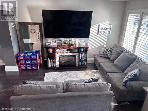 2 Weiden Street Unit# 37, St. Catharines, ON - Indoor Photo Showing Living Room