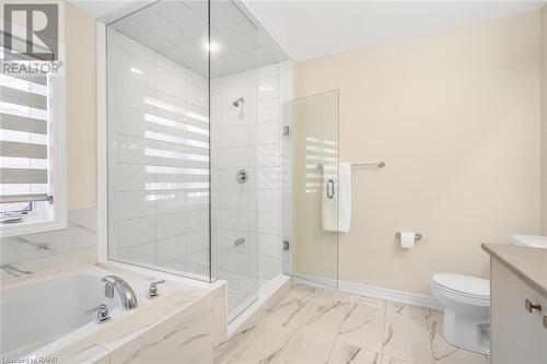 3916 Koenig Road, Burlington, ON - Indoor Photo Showing Bathroom