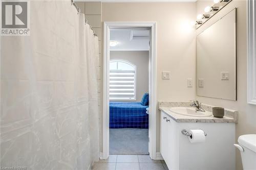 3916 Koenig Road, Burlington, ON - Indoor Photo Showing Bathroom