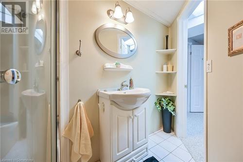 87 Boca Drive, Mount Hope, ON - Indoor Photo Showing Bathroom