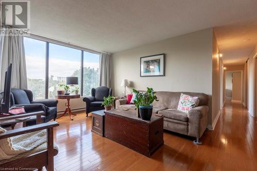 75 Queen Street N Unit# 506, Hamilton, ON - Indoor Photo Showing Living Room