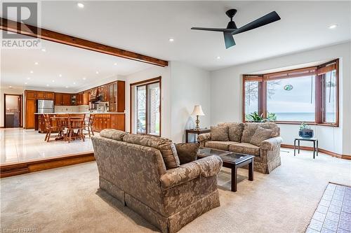 356 Roberts Road, Grimsby, ON - Indoor Photo Showing Living Room