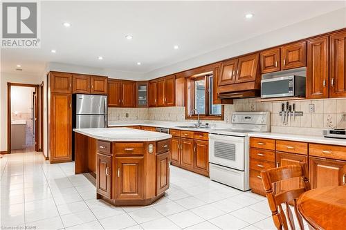 356 Roberts Road, Grimsby, ON - Indoor Photo Showing Kitchen