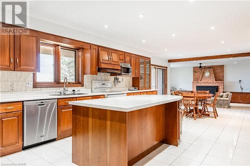 356 Roberts Road, Grimsby, ON - Indoor Photo Showing Kitchen