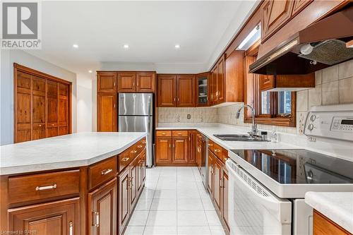 356 Roberts Road, Grimsby, ON - Indoor Photo Showing Kitchen