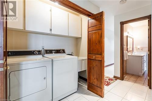 356 Roberts Road, Grimsby, ON - Indoor Photo Showing Laundry Room