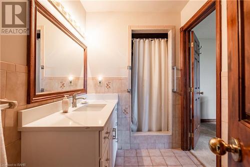 356 Roberts Road, Grimsby, ON - Indoor Photo Showing Bathroom