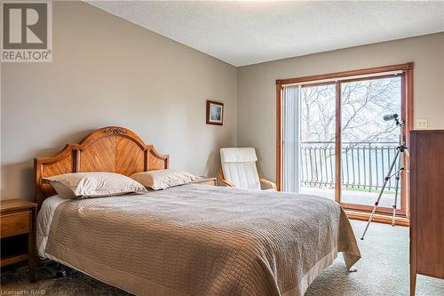 356 Roberts Road, Grimsby, ON - Indoor Photo Showing Bedroom