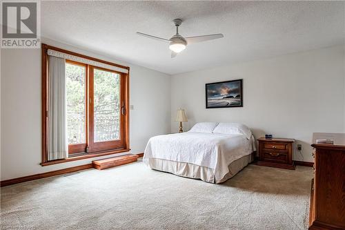 356 Roberts Road, Grimsby, ON - Indoor Photo Showing Bedroom