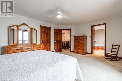 356 Roberts Road, Grimsby, ON - Indoor Photo Showing Bedroom