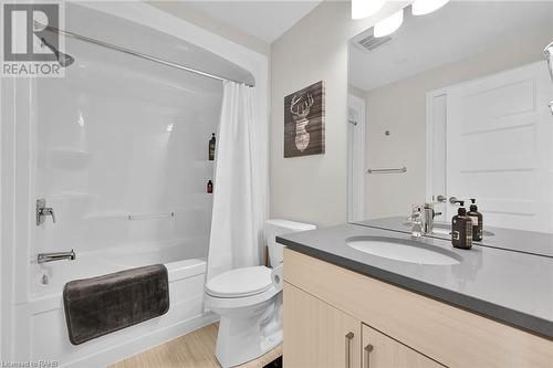 904 West Village Square, London, ON - Indoor Photo Showing Bathroom