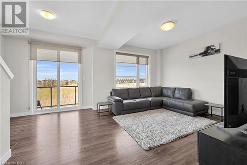 904 West Village Square, London, ON - Indoor Photo Showing Living Room