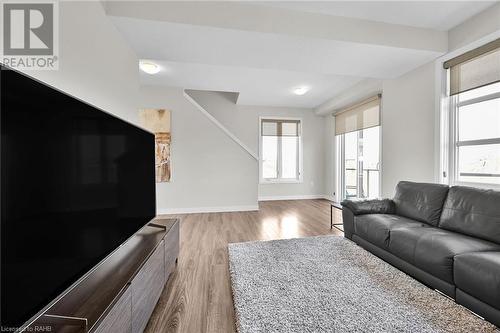 904 West Village Square, London, ON - Indoor Photo Showing Living Room