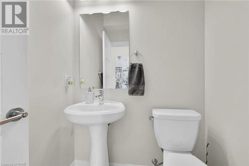 904 West Village Square, London, ON - Indoor Photo Showing Bathroom