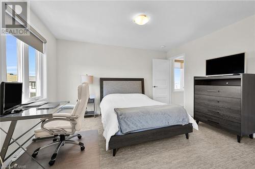 904 West Village Square, London, ON - Indoor Photo Showing Bedroom