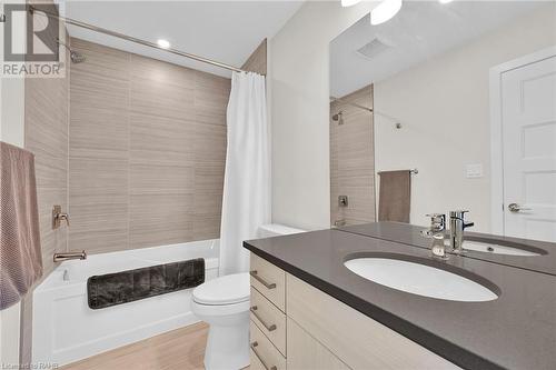 904 West Village Square, London, ON - Indoor Photo Showing Bathroom