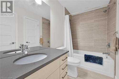 904 West Village Square, London, ON - Indoor Photo Showing Bathroom