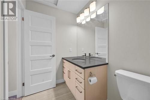 904 West Village Square, London, ON - Indoor Photo Showing Bathroom