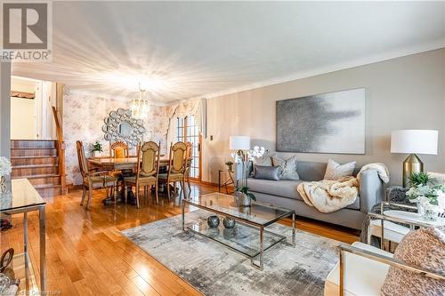 5061 University Avenue, Niagara Falls, ON - Indoor Photo Showing Living Room