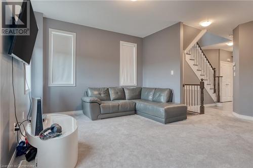 33 Pinot Crescent, Hamilton, ON - Indoor Photo Showing Living Room