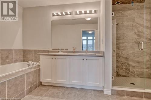 33 Pinot Crescent, Hamilton, ON - Indoor Photo Showing Bathroom