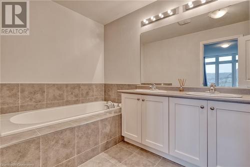 33 Pinot Crescent, Hamilton, ON - Indoor Photo Showing Bathroom