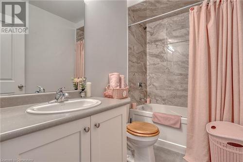 33 Pinot Crescent, Hamilton, ON - Indoor Photo Showing Bathroom