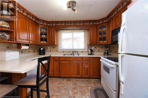 1250 Limeridge Road E Unit# 5, Hamilton, ON - Indoor Photo Showing Kitchen With Double Sink