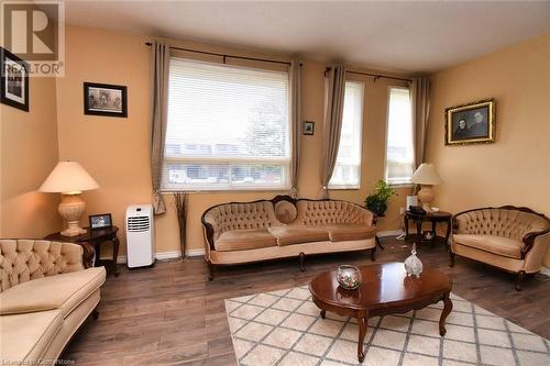 1250 Limeridge Road E Unit# 5, Hamilton, ON - Indoor Photo Showing Living Room