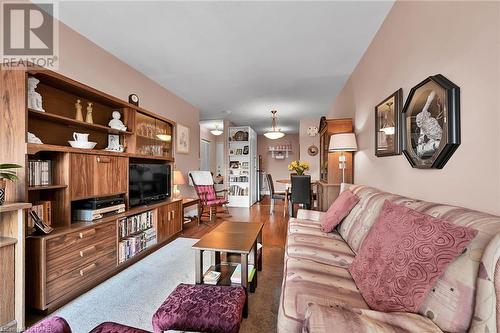 141 Catharine Street S Unit# 702, Hamilton, ON - Indoor Photo Showing Living Room