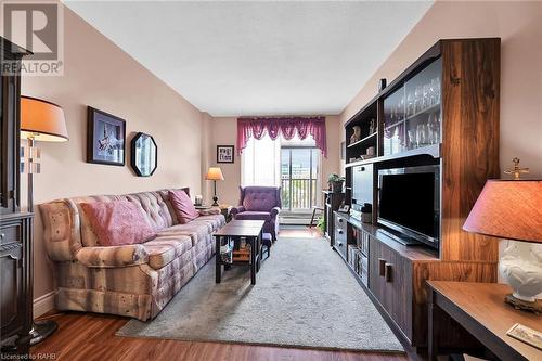 141 Catharine Street S Unit# 702, Hamilton, ON - Indoor Photo Showing Living Room