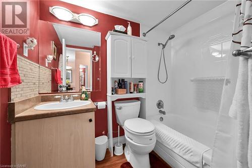 141 Catharine Street S Unit# 702, Hamilton, ON - Indoor Photo Showing Bathroom