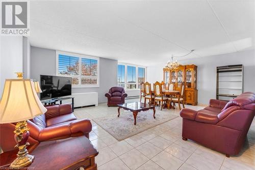 99 Donn Avenue Unit# 208, Hamilton, ON - Indoor Photo Showing Living Room