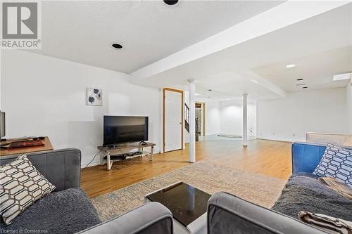 27 Emperor Avenue, Hamilton, ON - Indoor Photo Showing Living Room