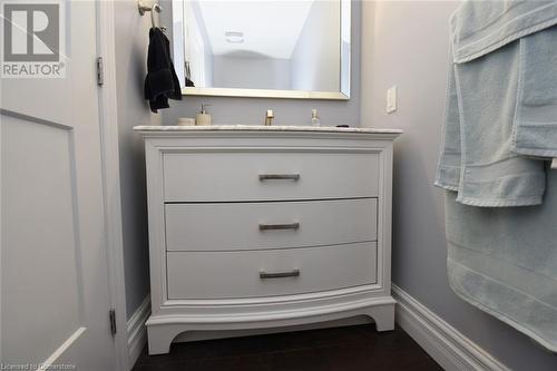 100 Stone Church Road E, Hamilton, ON - Indoor Photo Showing Bathroom