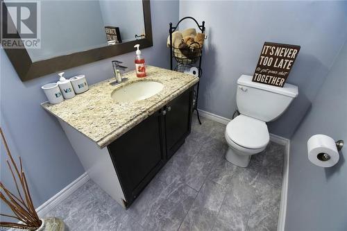 100 Stone Church Road E, Hamilton, ON - Indoor Photo Showing Bathroom