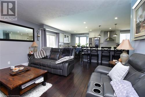 100 Stone Church Road E, Hamilton, ON - Indoor Photo Showing Living Room