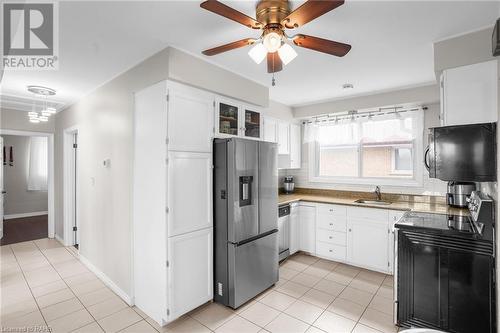 149 Greenford Drive, Hamilton, ON - Indoor Photo Showing Kitchen