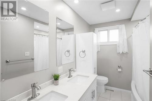 149 Greenford Drive, Hamilton, ON - Indoor Photo Showing Bathroom