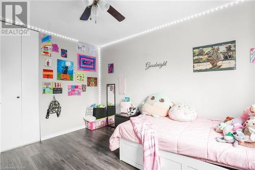 149 Greenford Drive, Hamilton, ON - Indoor Photo Showing Bedroom